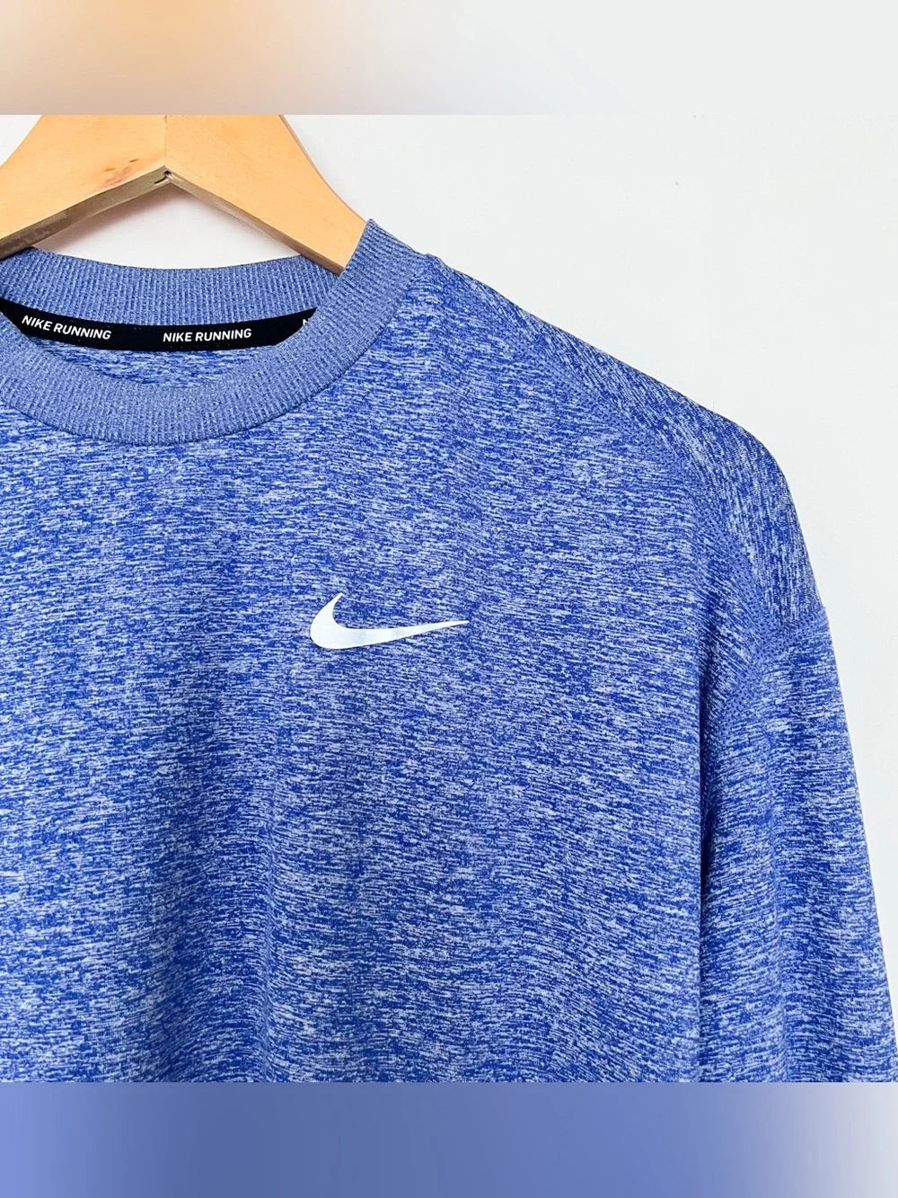 Nike Dri-Fit Running Long Sleeve Shirt Crewneck Thumbholes Size Medium Blue